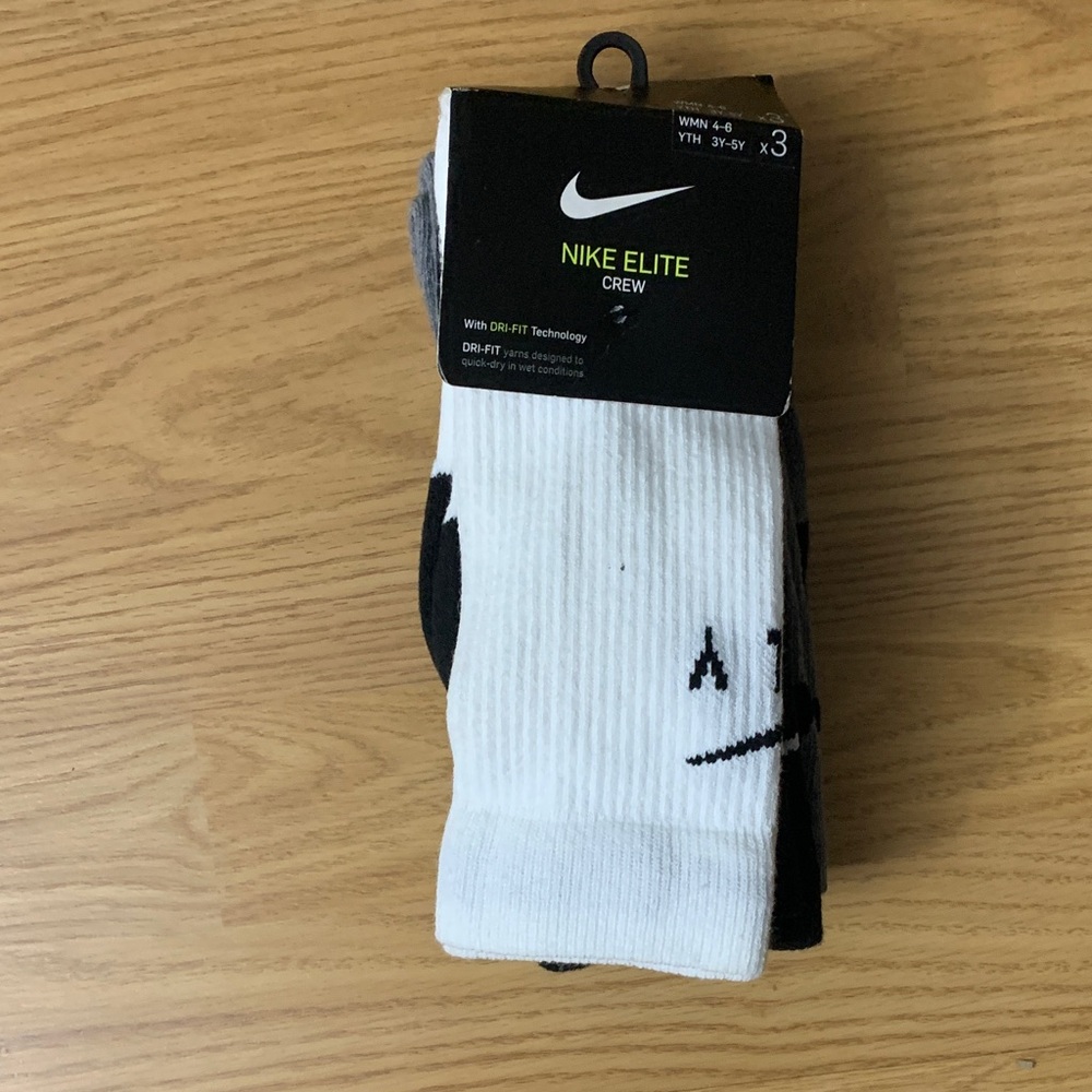 Nike Fly Elite Crew Socks - White and Black Gray Small 3Y-5Y/ 4-6 Women’s